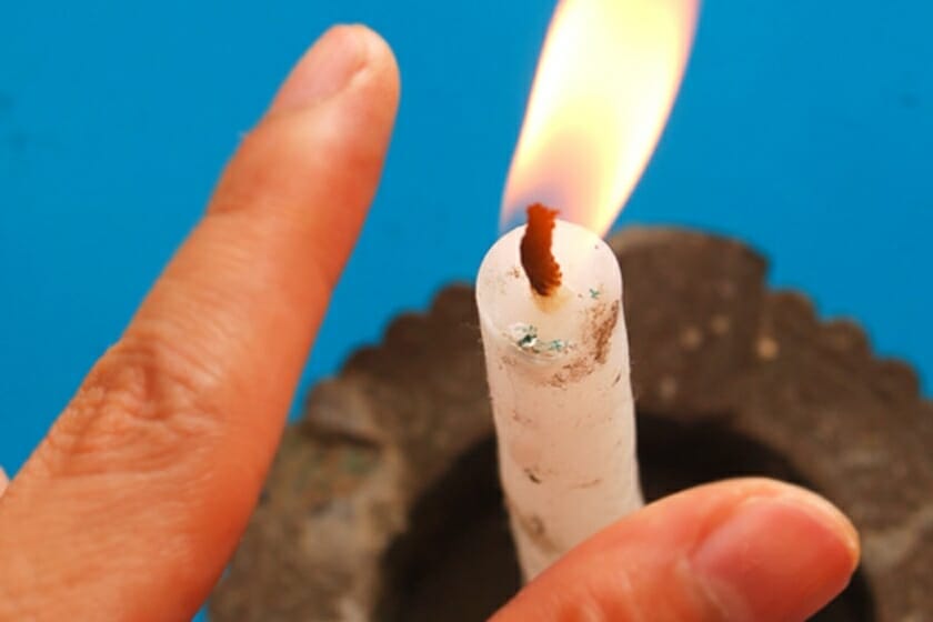 How To Put Out A Candle With Your Fingers? How To Put Out A Candle With Your Fingers?